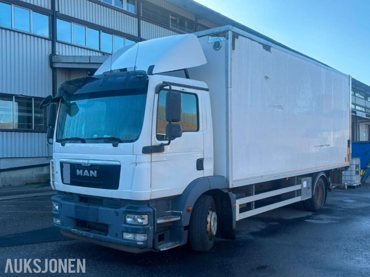 2013 MAN TGM - med 18 pallers skap