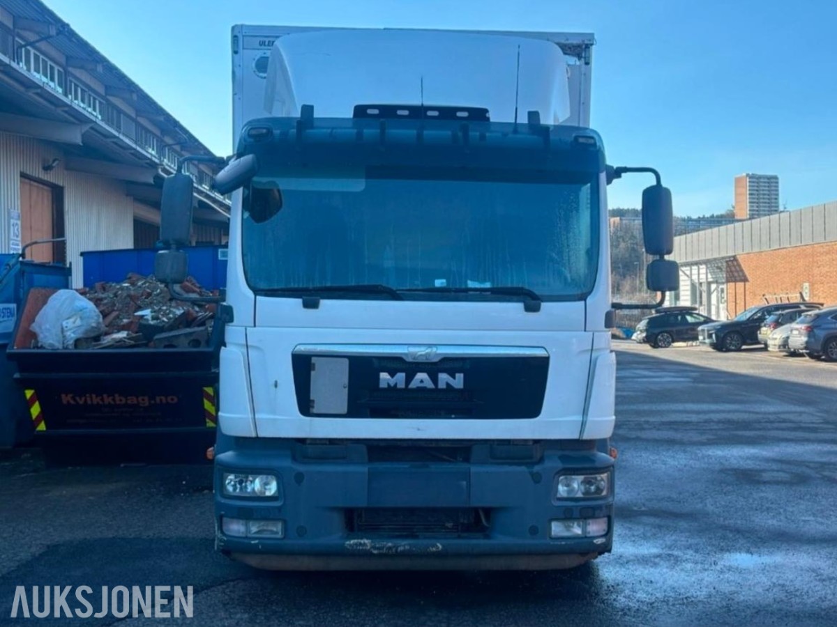 2013 MAN TGM - med 18 pallers skap