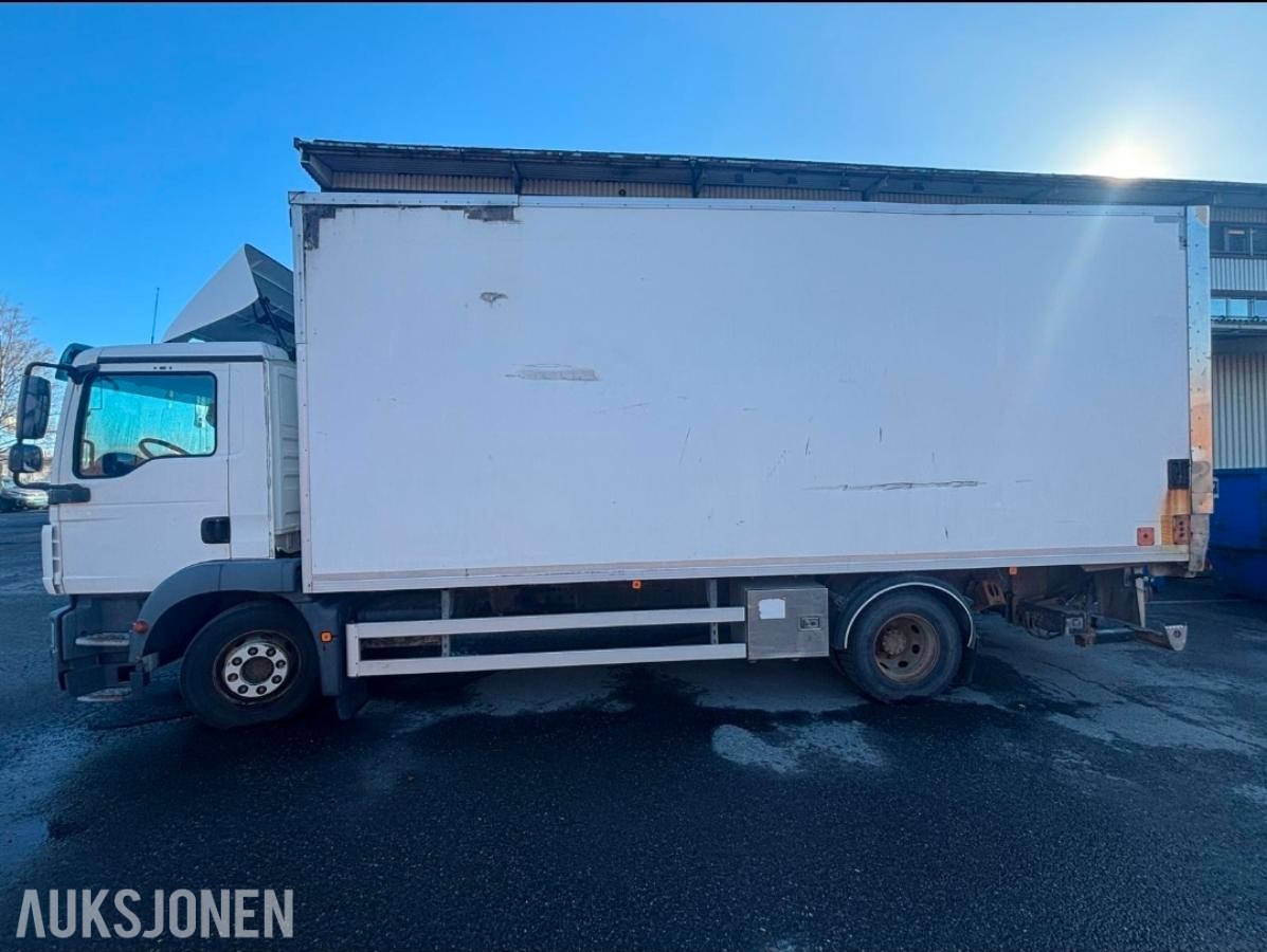 2013 MAN TGM - med 18 pallers skap