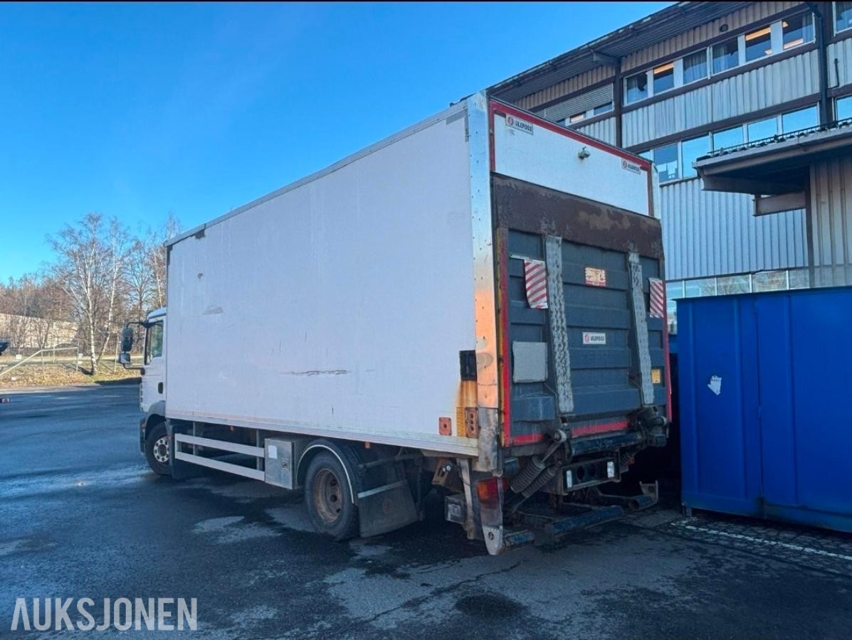 2013 MAN TGM - med 18 pallers skap