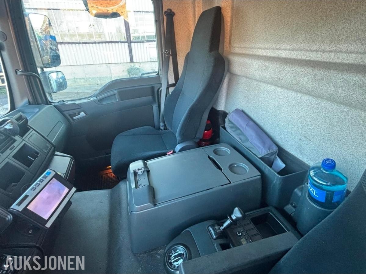 2013 MAN TGM - med 18 pallers skap