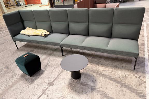 Fora Form Senso høy modulsofa med bord og puff