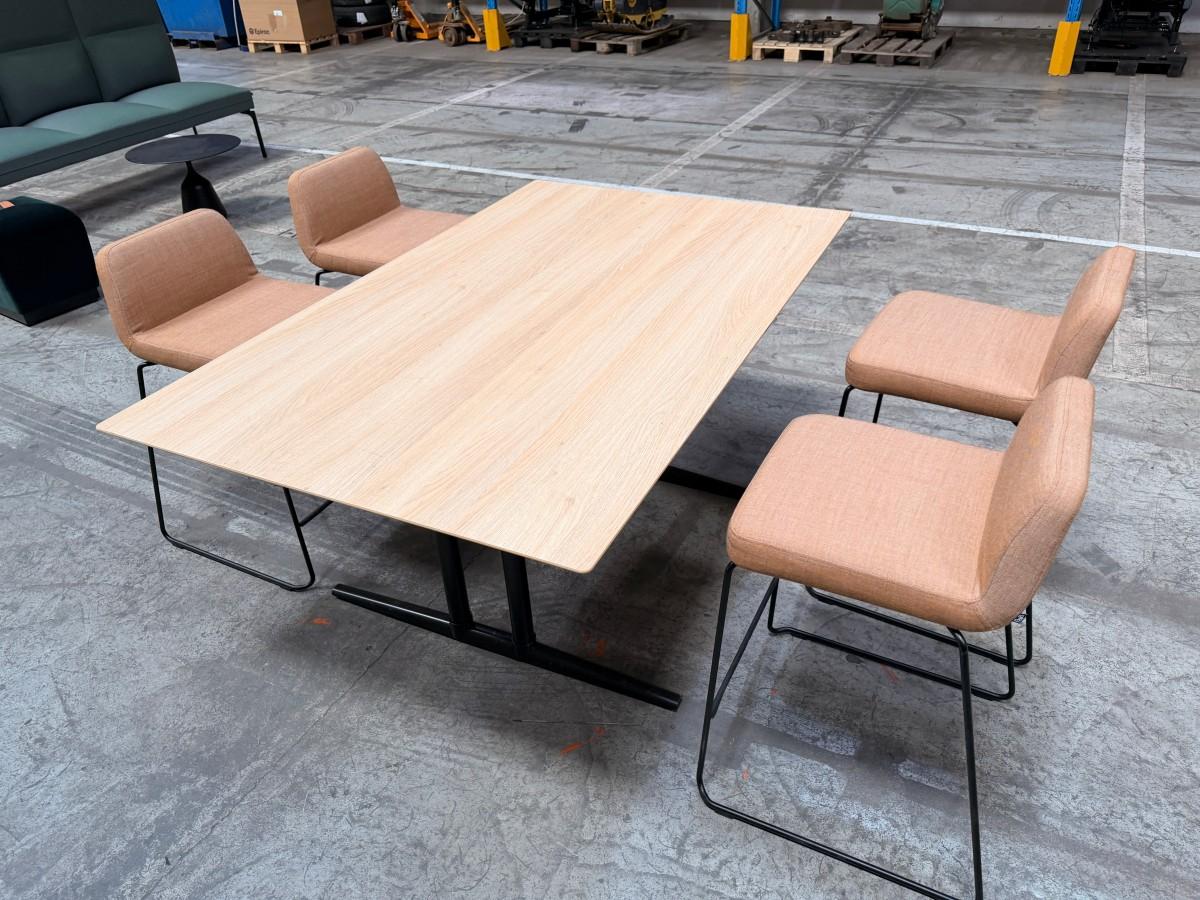 Moderne møte-/spisebord med 4 stoler, 1600 x 1000 mm