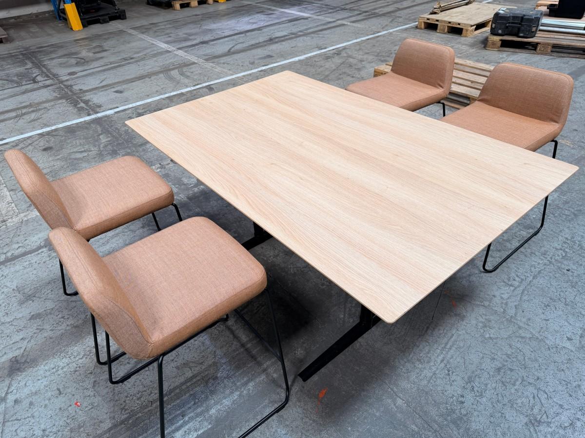 Moderne møte-/spisebord med 4 stoler, 1600 x 1000 mm
