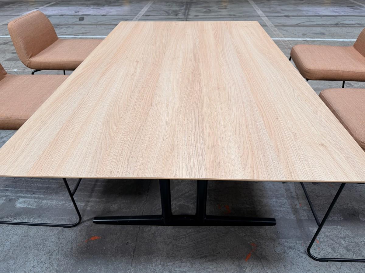 Moderne møte-/spisebord med 4 stoler, 1600 x 1000 mm