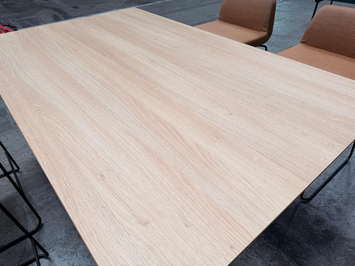 Moderne møte-/spisebord med 4 stoler, 1600 x 1000 mm