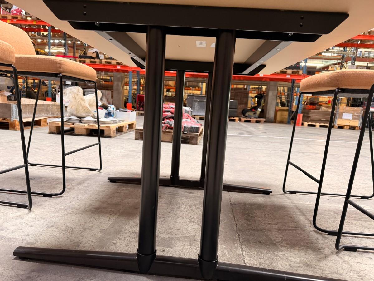 Moderne møte-/spisebord med 4 stoler, 1600 x 1000 mm