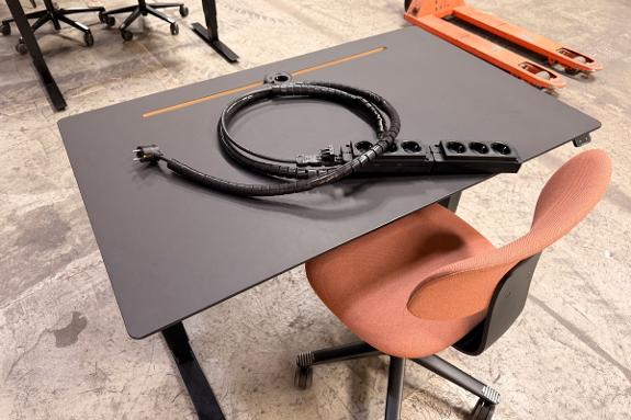 Swedstyle elektrisk hev-/senk skrivebord 120x75 cm med HÅG kontorstol