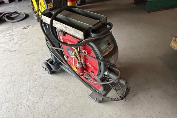 Selco Genesis 2700 SRC PMC sveisemaskin - 270 A - Selco WU230 vannkjøleaggregat - tralle med flaskeholder - verifisert 2025