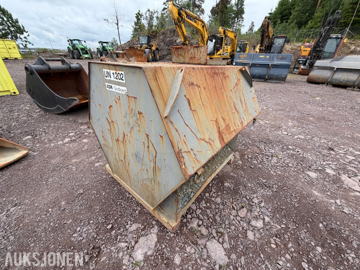 Färmartanken 1500 liter ADR-godkjent dieseltank
