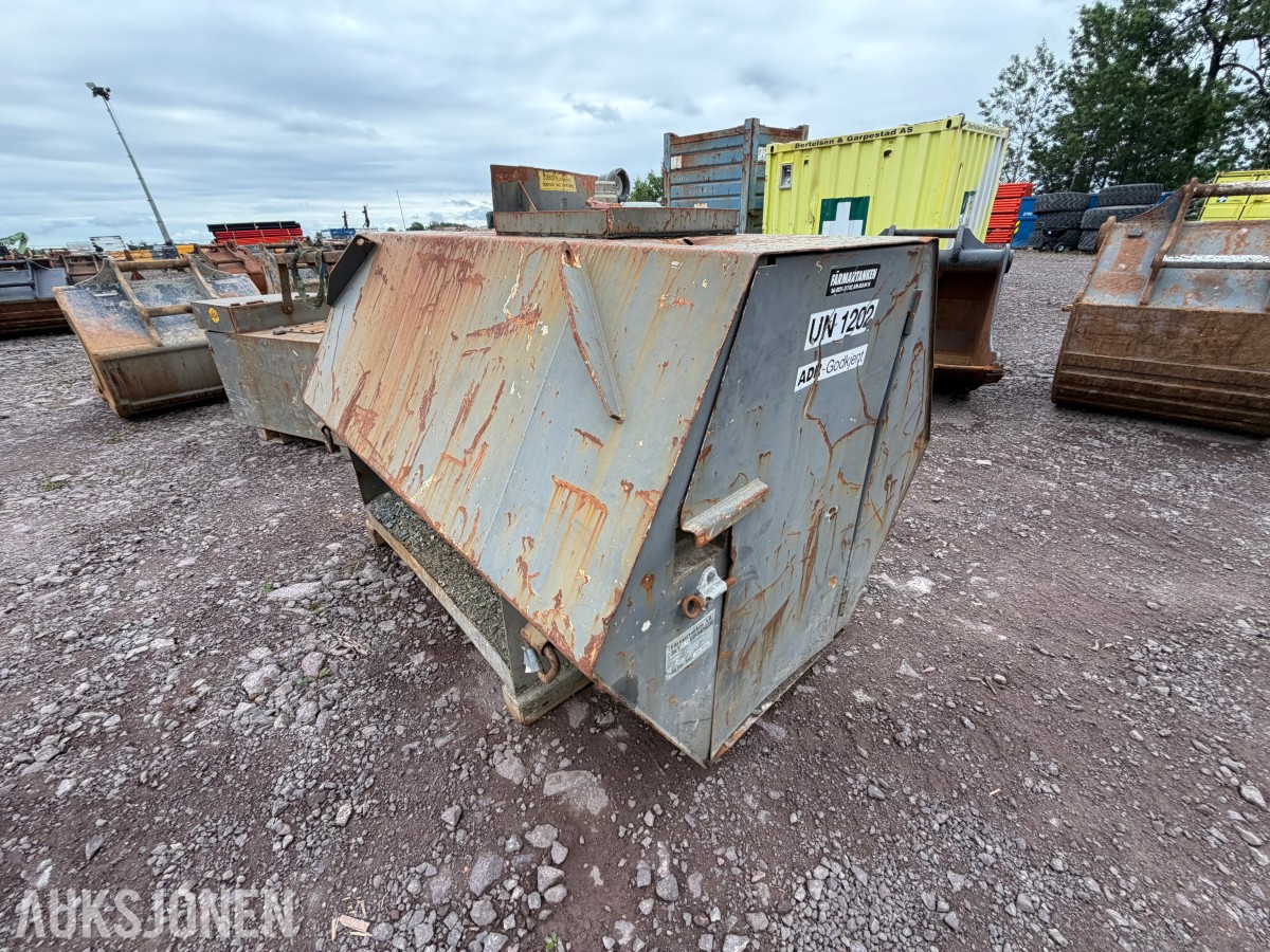 Färmartanken 1500 liter ADR-godkjent dieseltank