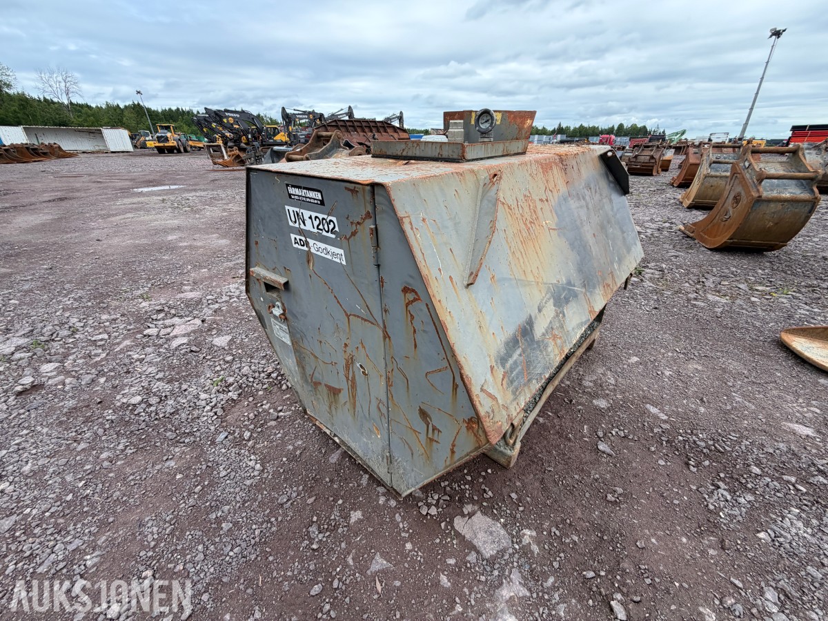 Färmartanken 1500 liter ADR-godkjent dieseltank