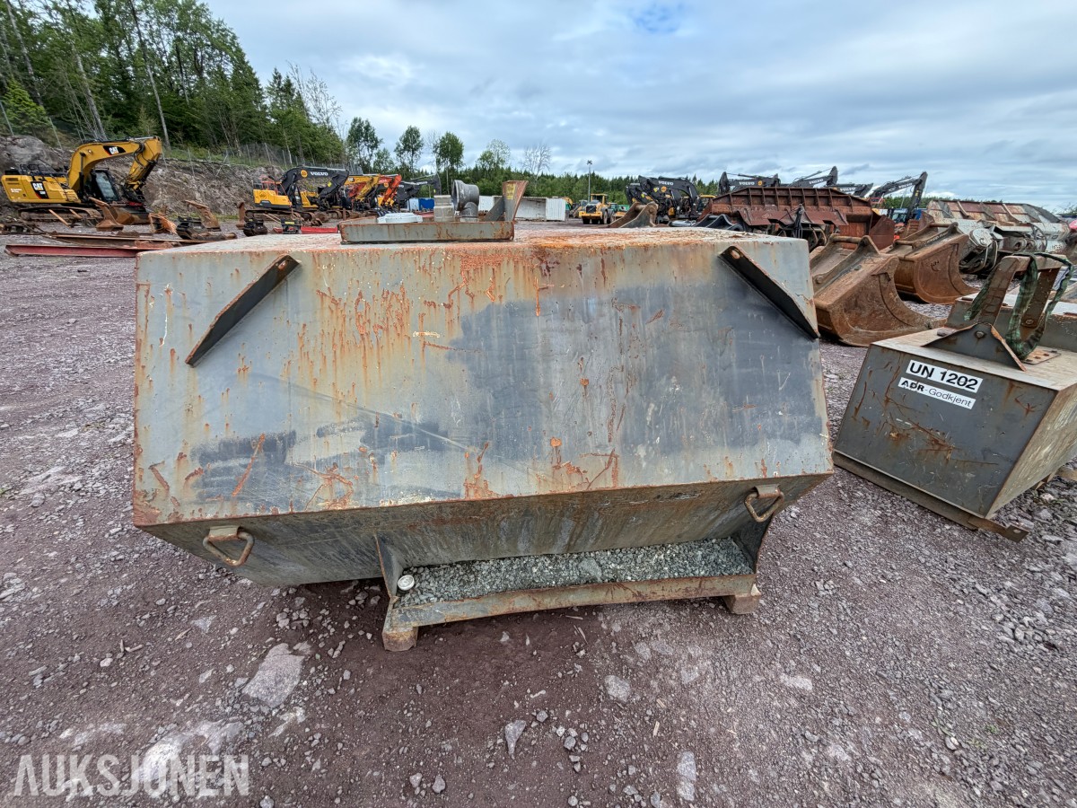 Färmartanken 1500 liter ADR-godkjent dieseltank