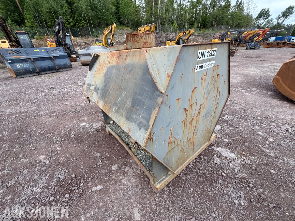 Färmartanken 1500 liter ADR-godkjent dieseltank