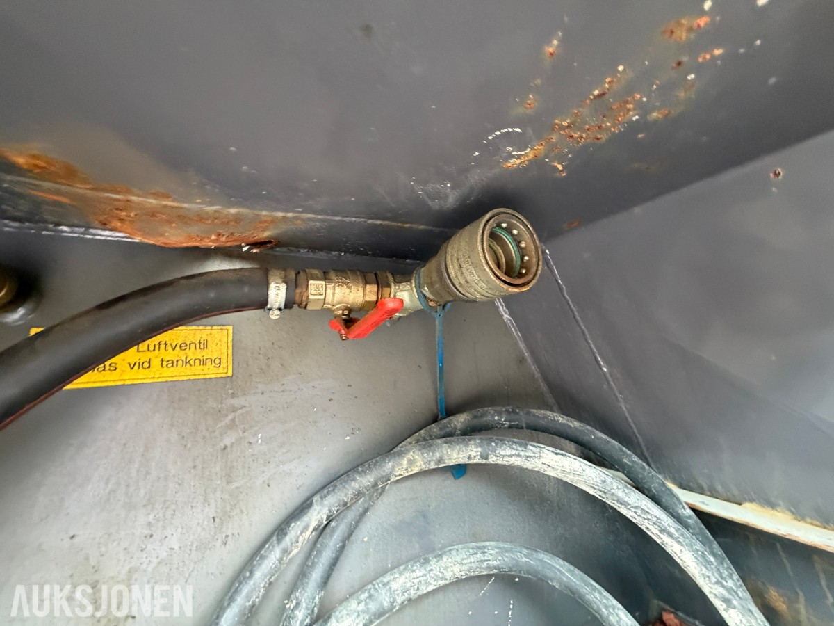 Färmartanken 1500 liter ADR-godkjent dieseltank