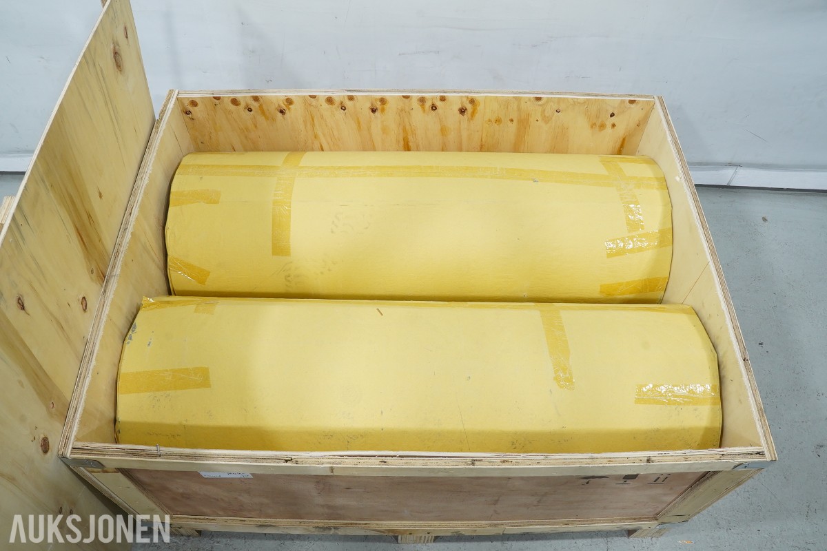 2 stk polykarbonat ruller i trekasse ca 200 kg