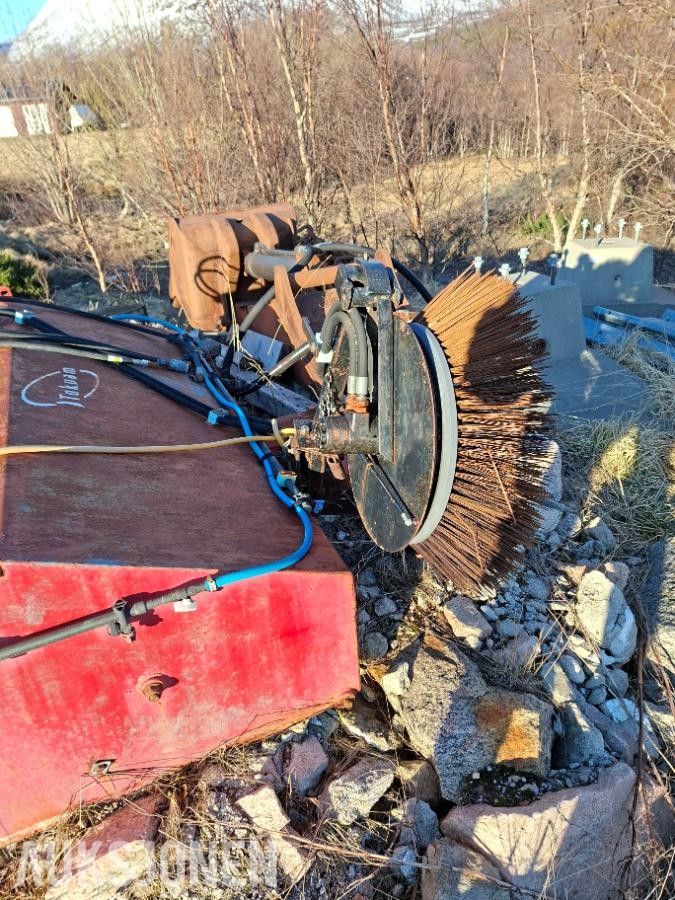 1998 Tokvam feiekost - sidebørste - vanning