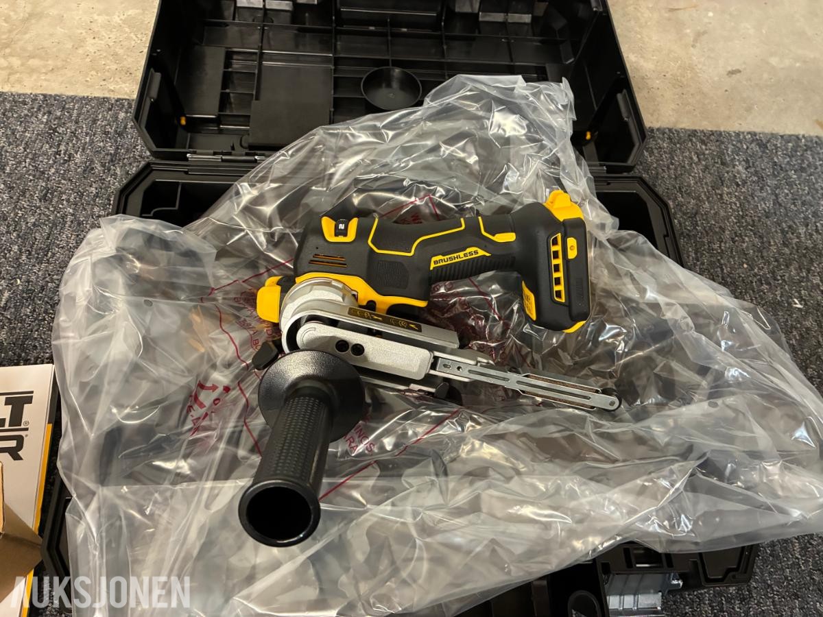 Ubrukt DeWalt Båndsliper DCM200NT *Ingen minstepris*