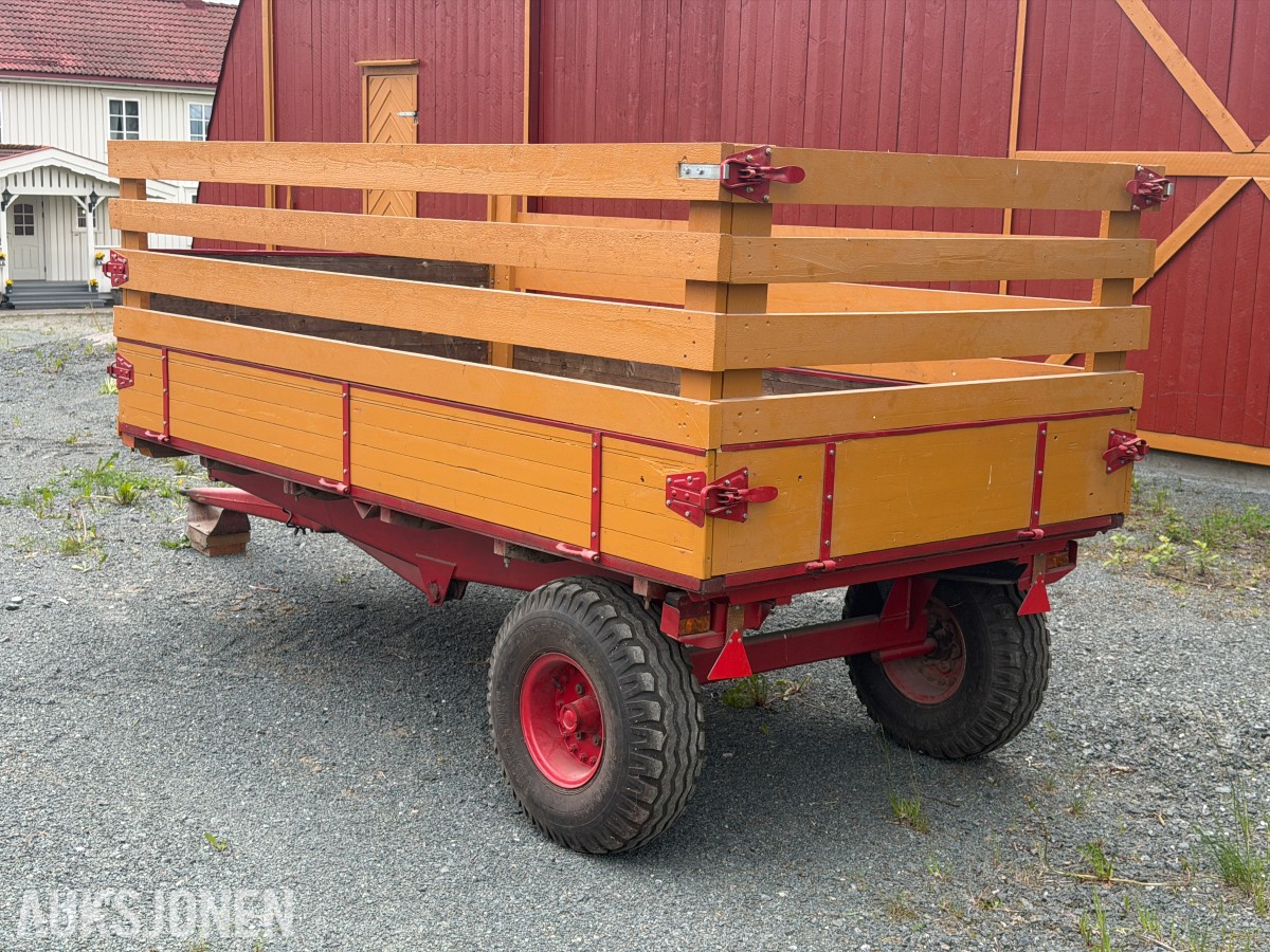 1970 Traktorhenger / gårdshenger / Landbrukshenger med trelemmer og tipp