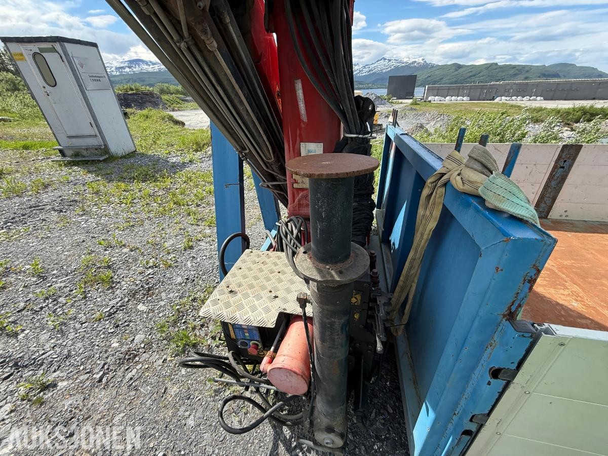 2004 GMM krokflak med HMF 1683 K4 Kran - Fjernstyring