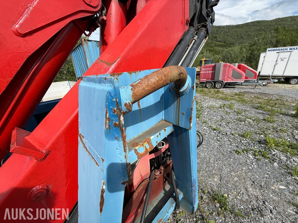 2004 GMM krokflak med HMF 1683 K4 Kran - Fjernstyring