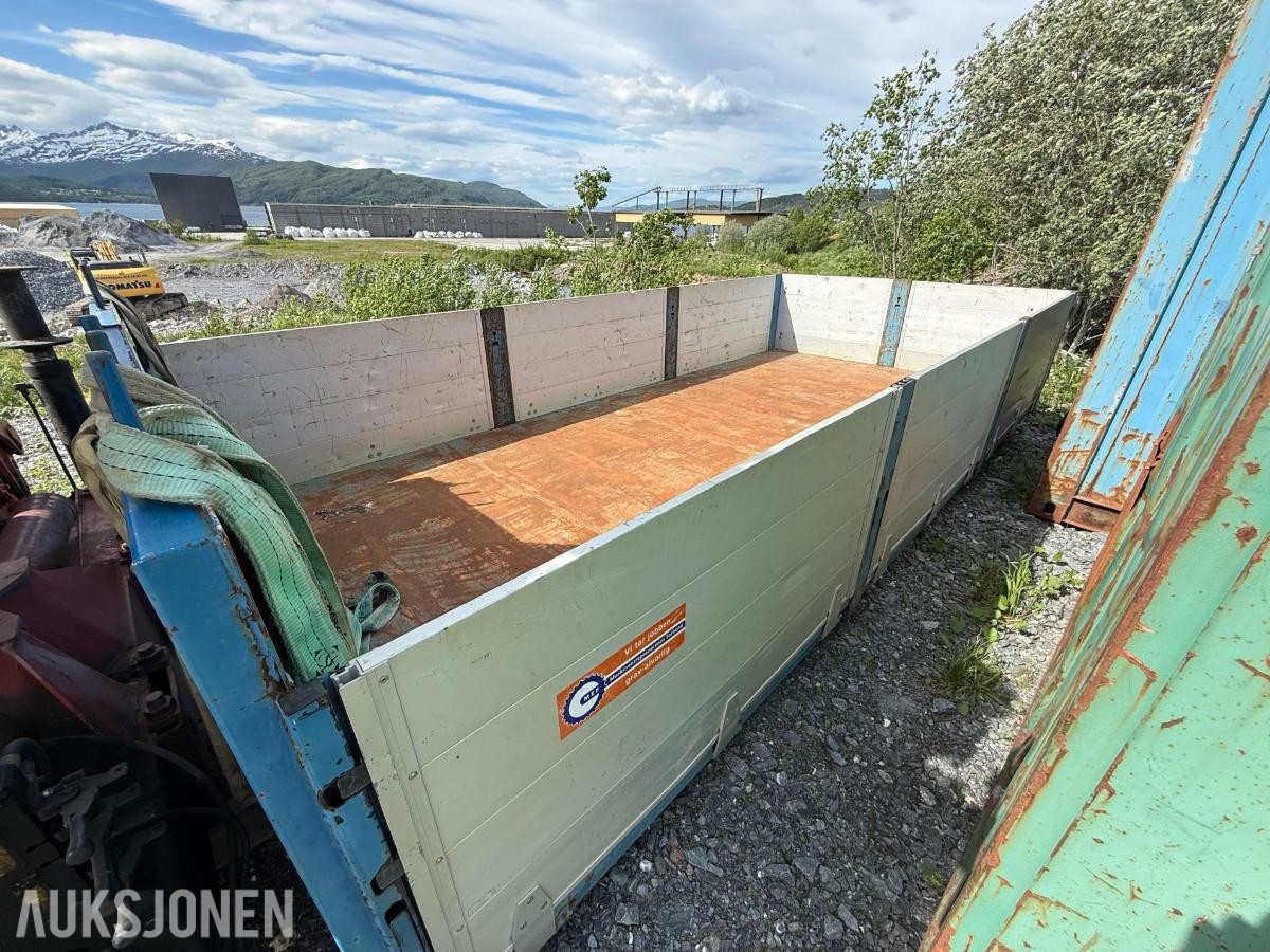 2004 GMM krokflak med HMF 1683 K4 Kran - Fjernstyring