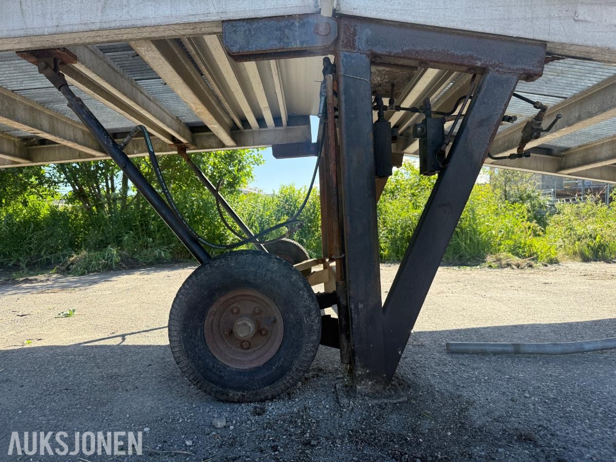 Kraftig kjørebro / lasterampe for kjøretøy og maskiner.
