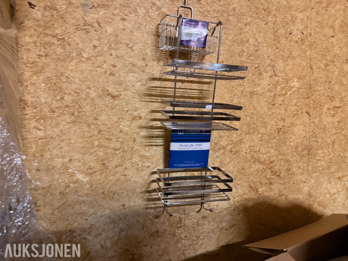 Stort lager med mange paller med baderomsutstyr og VVS-artikler