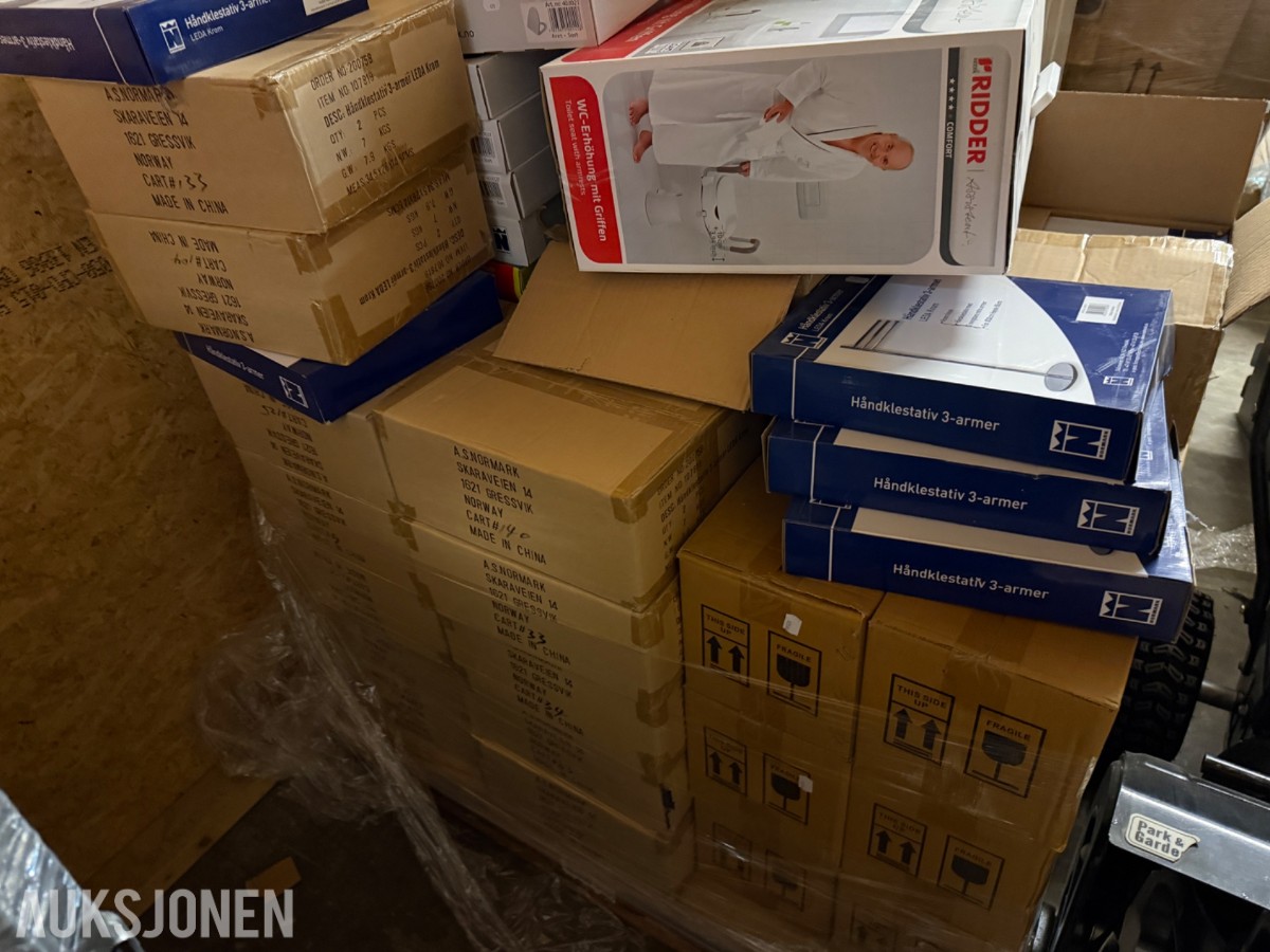 Stort lager med mange paller med baderomsutstyr og VVS-artikler