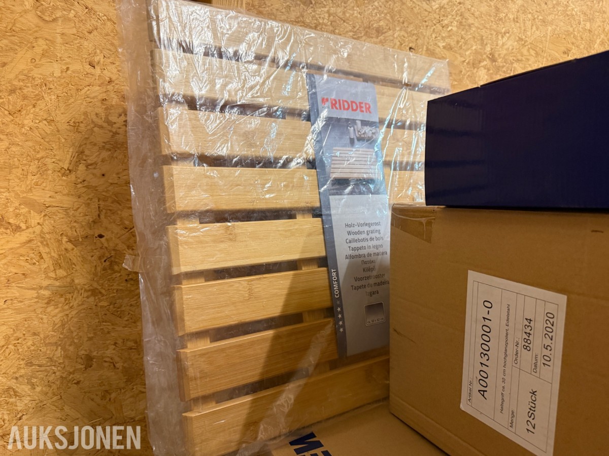 Stort lager med mange paller med baderomsutstyr og VVS-artikler