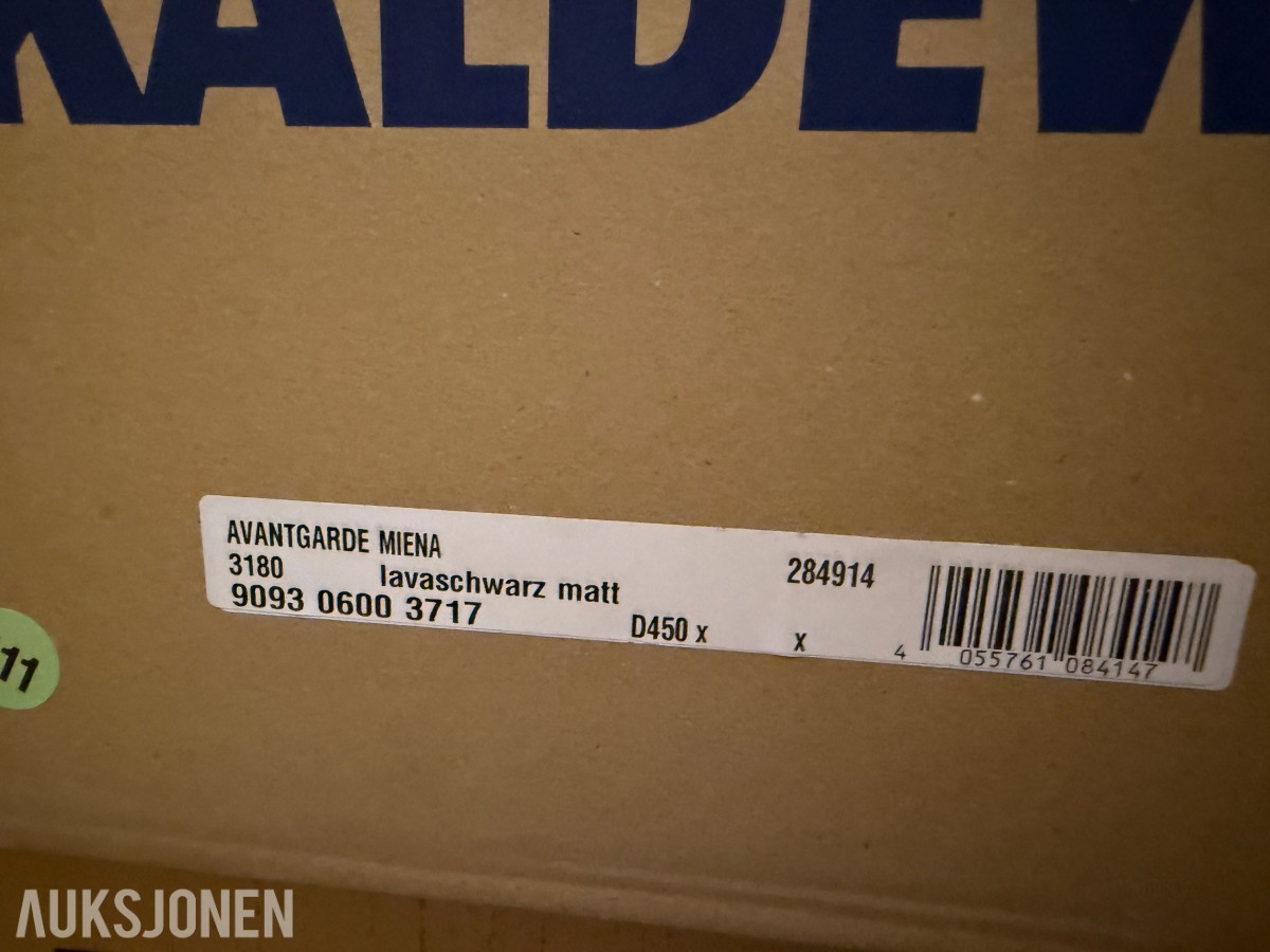 Stort lager med mange paller med baderomsutstyr og VVS-artikler