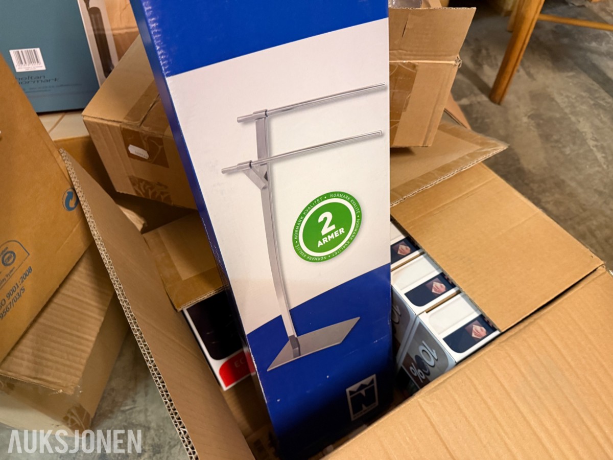 Stort lager med mange paller med baderomsutstyr og VVS-artikler