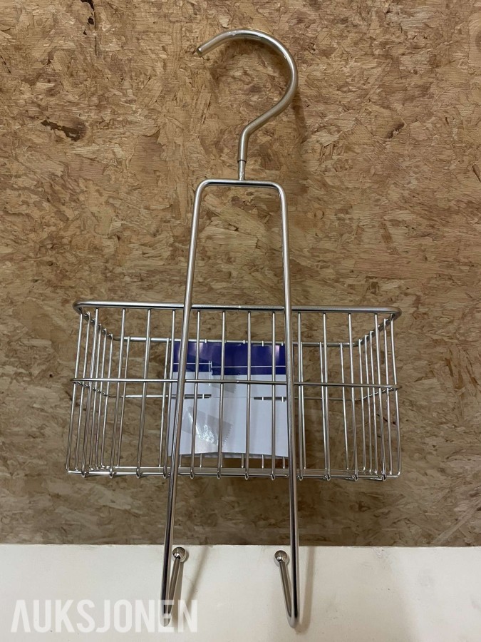 Stort lager med mange paller med baderomsutstyr og VVS-artikler
