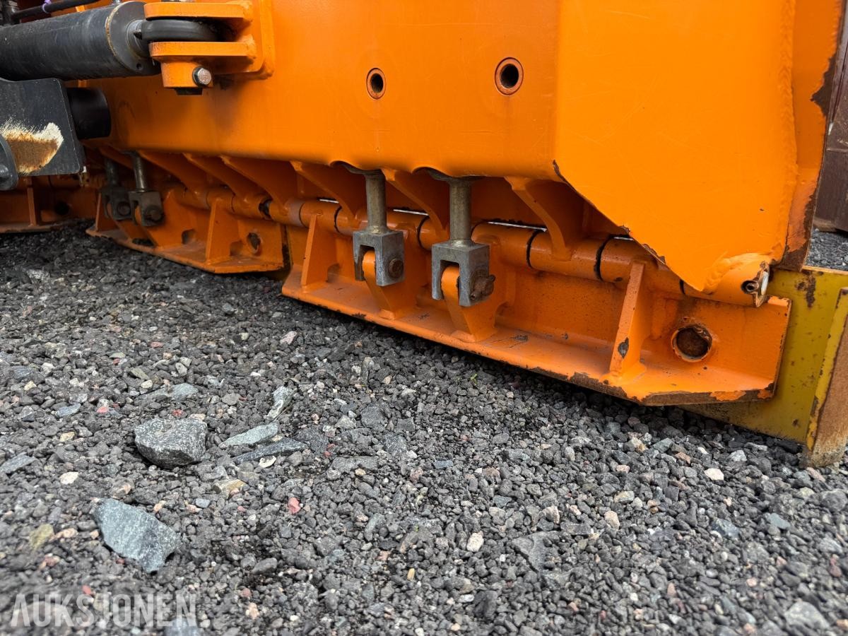 2025 Aebi Schmidt V 90 | V-plog m/ hydraulisk sving
