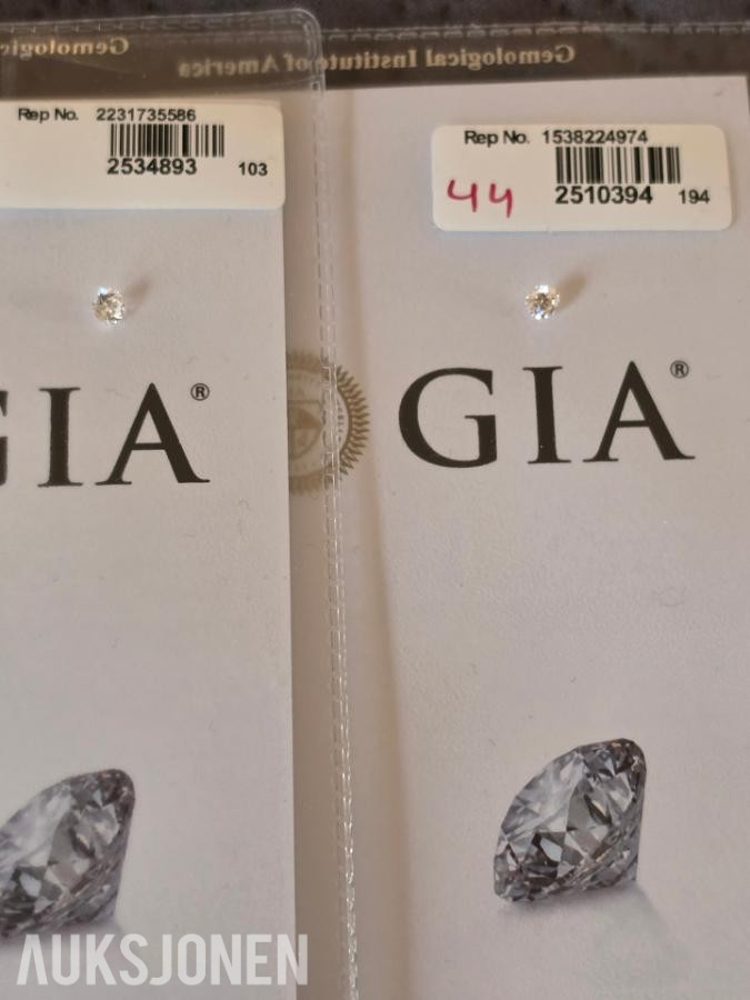 ET PAR: 0,62ct totalt. Naturlige Diamanter/GIA D/VVS1/Triple Excellent.