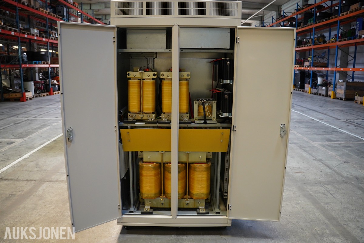 2022 NEWARE CE-7004-200V300A-R28GC batteritestsystem – 200 V / 300 A