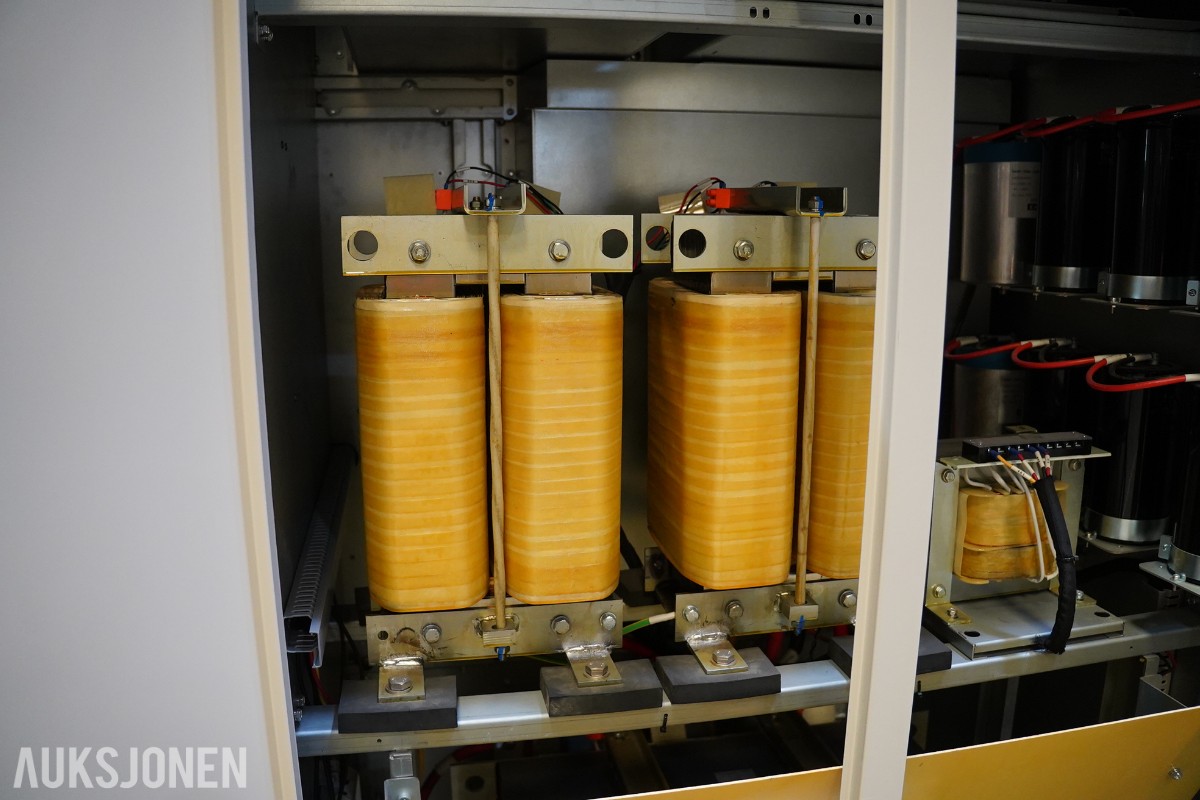 2022 NEWARE CE-7004-200V300A-R28GC batteritestsystem – 200 V / 300 A