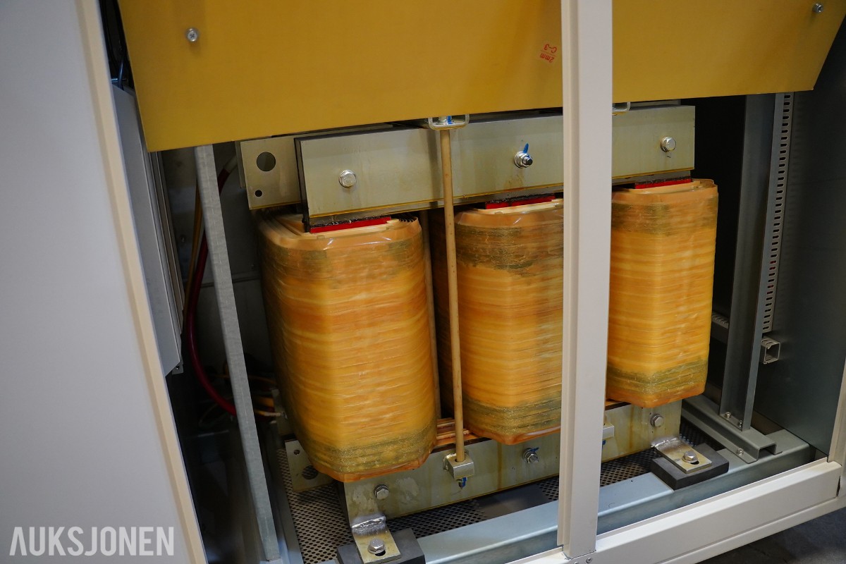 2022 NEWARE CE-7004-200V300A-R28GC batteritestsystem – 200 V / 300 A