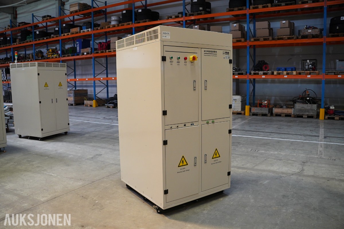 2022 NEWARE CE-7004-200V300A-R28GC batteritestsystem – 200 V / 300 A / 266 kW