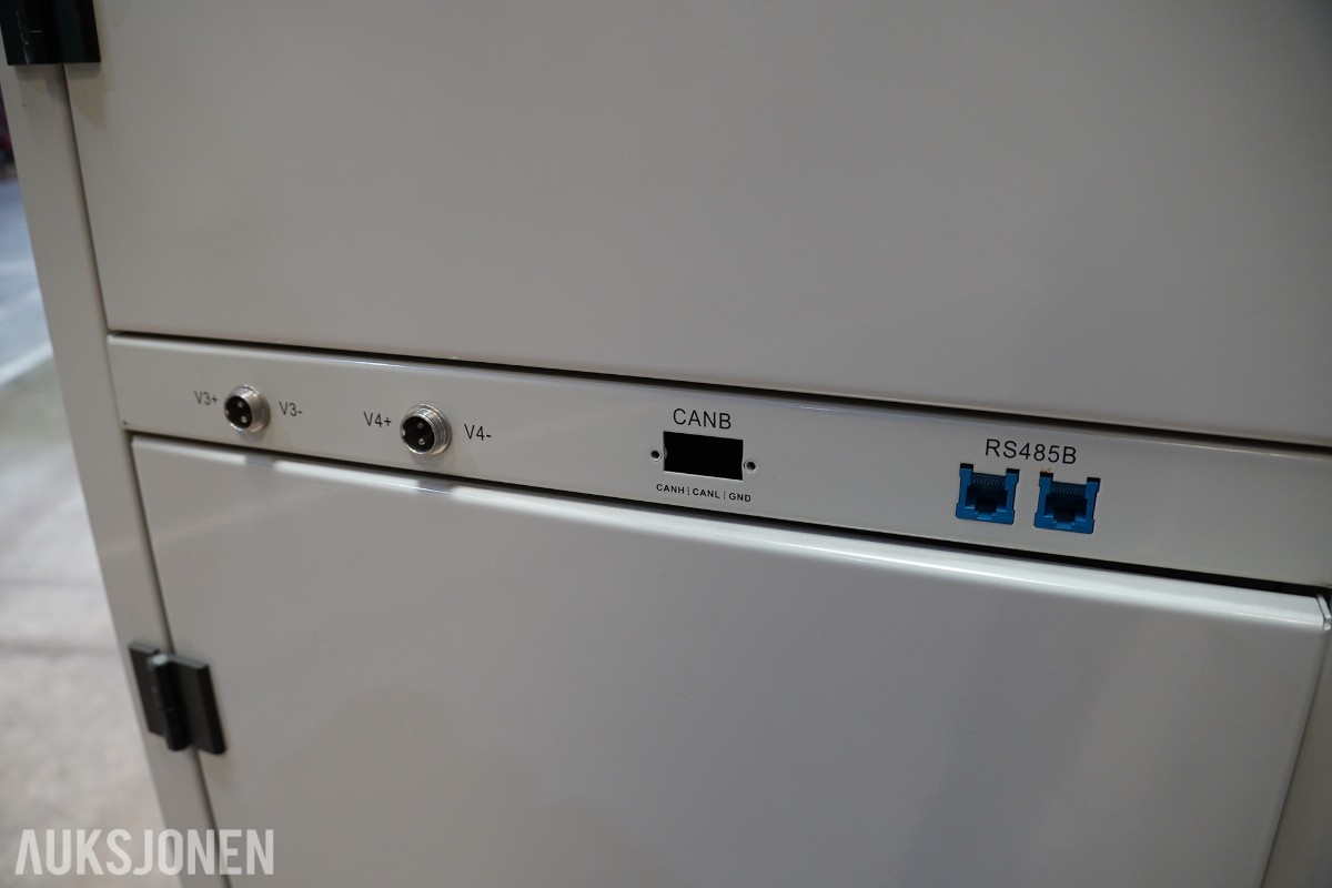 2022 NEWARE CE-7004-200V300A-R28GC batteritestsystem – 200 V / 300 A / 266 kW