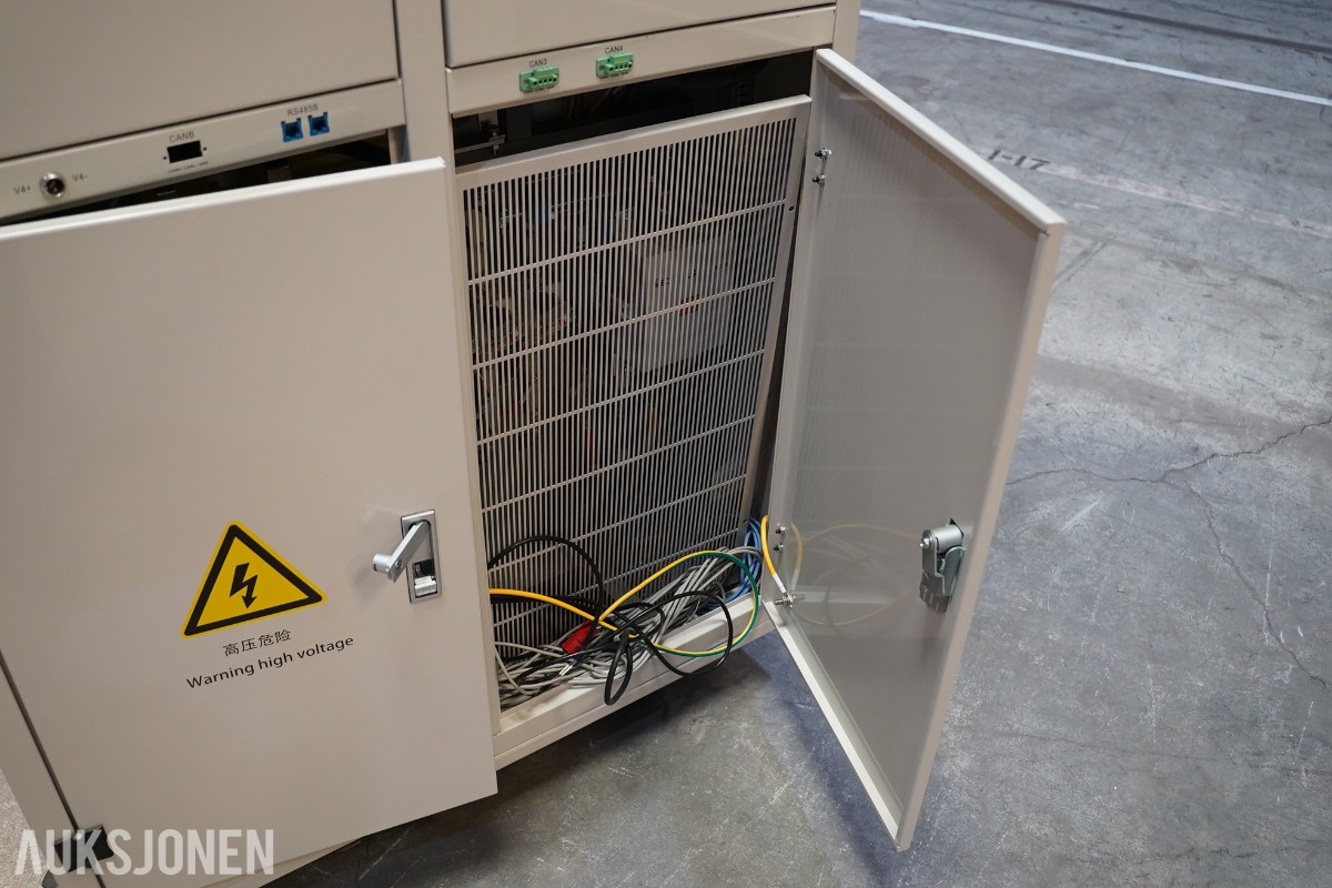 2022 NEWARE CE-7004-200V300A-R28GC batteritestsystem – 200 V / 300 A / 266 kW