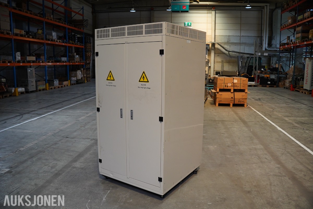 2022 NEWARE CE-7004-200V300A-R28GC batteritestsystem – 200 V / 300 A / 266 kW