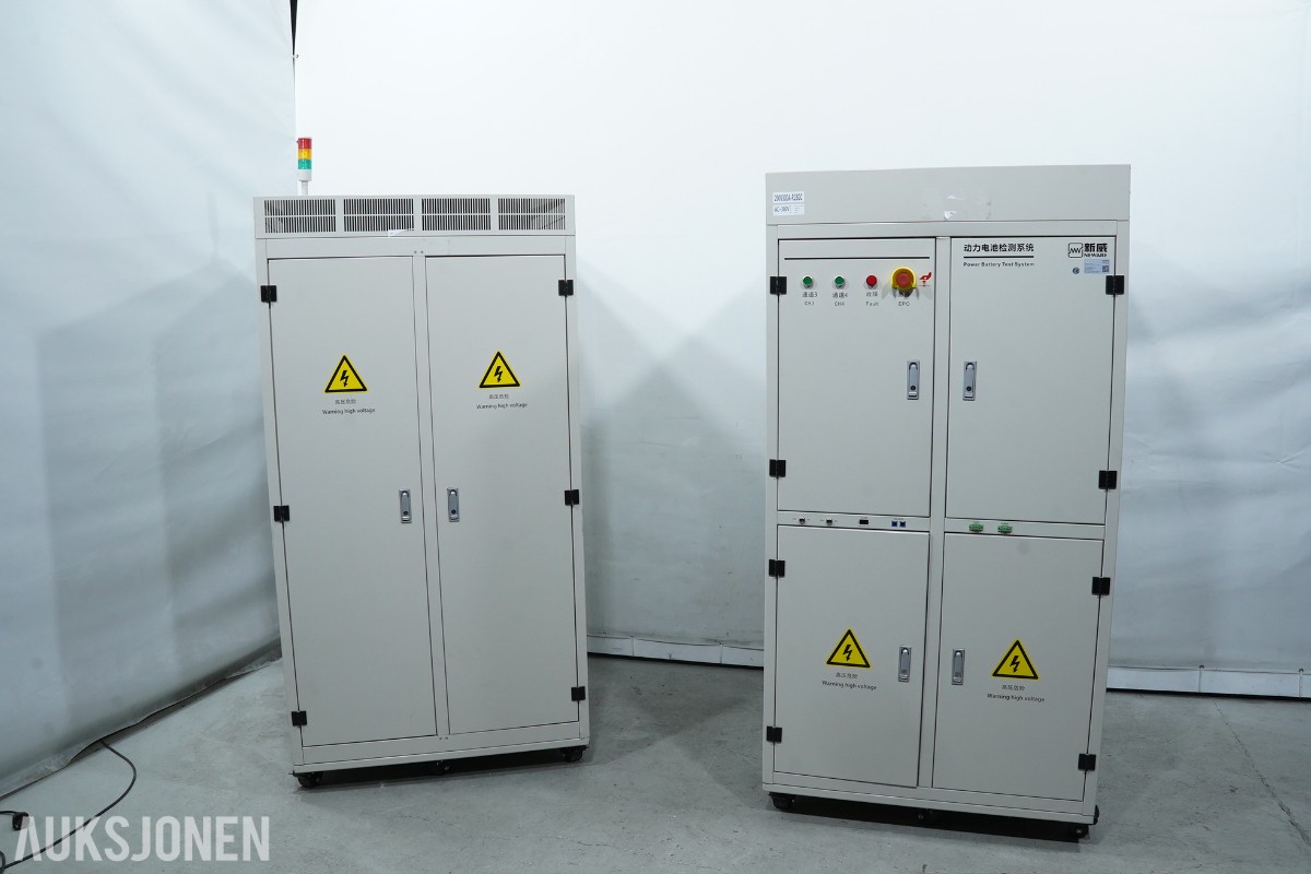 NEWARE CE-7004-200V300A-R28GC batteritestsystem - master og slave skap