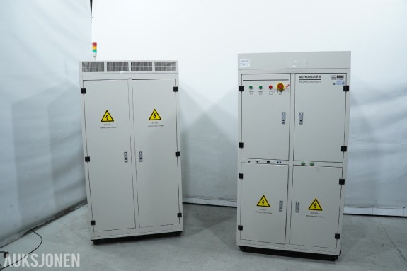NEWARE CE-7004-200V300A-R28GC batteritestsystem - master og slave skap