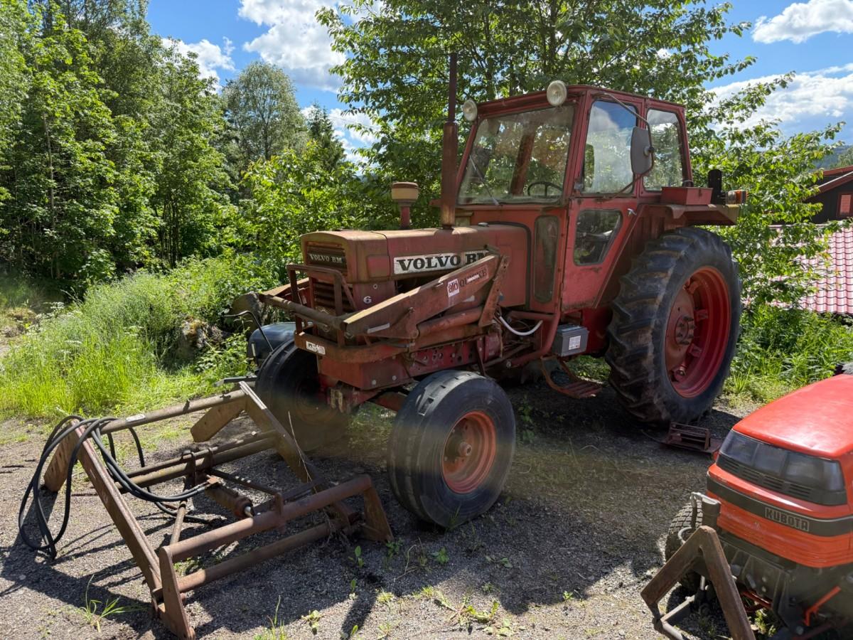 1974 Volvo BM650 traktor med frontlaster, lavt timeantall, repobjekt