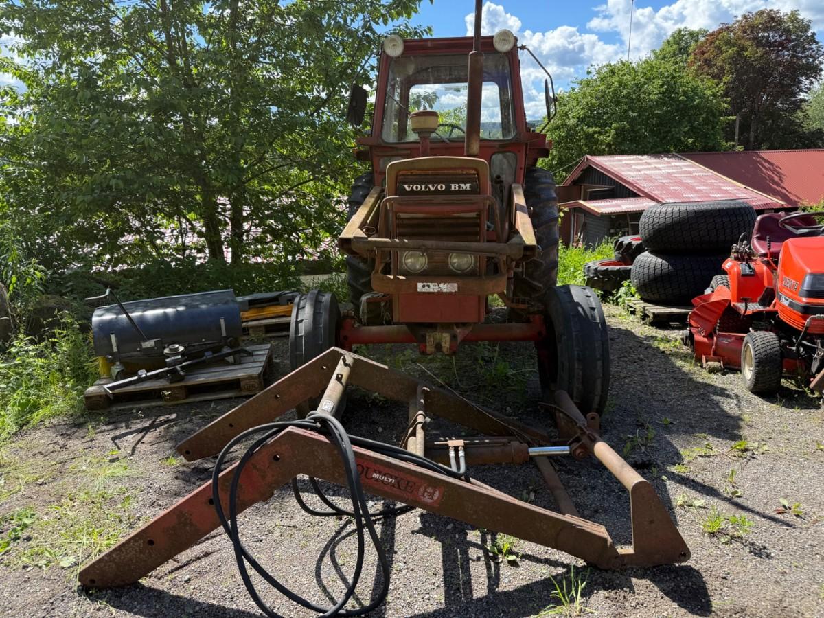 1974 Volvo BM650 traktor med frontlaster, lavt timeantall, repobjekt