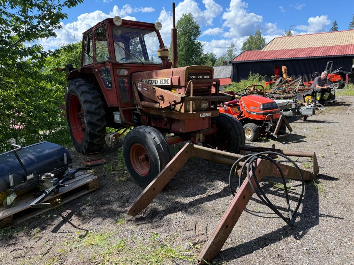1974 Volvo BM650 traktor med frontlaster, lavt timeantall, repobjekt