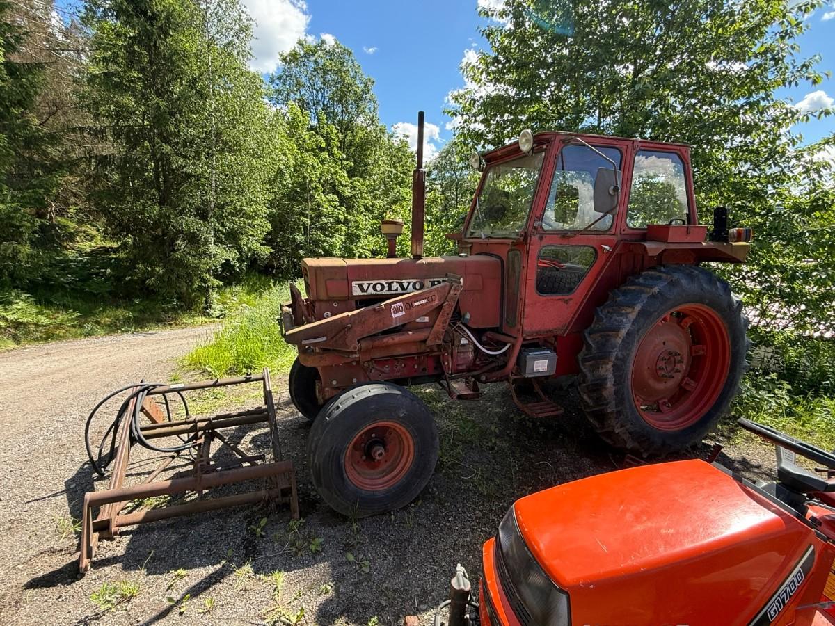 1974 Volvo BM650 traktor med frontlaster, lavt timeantall, repobjekt