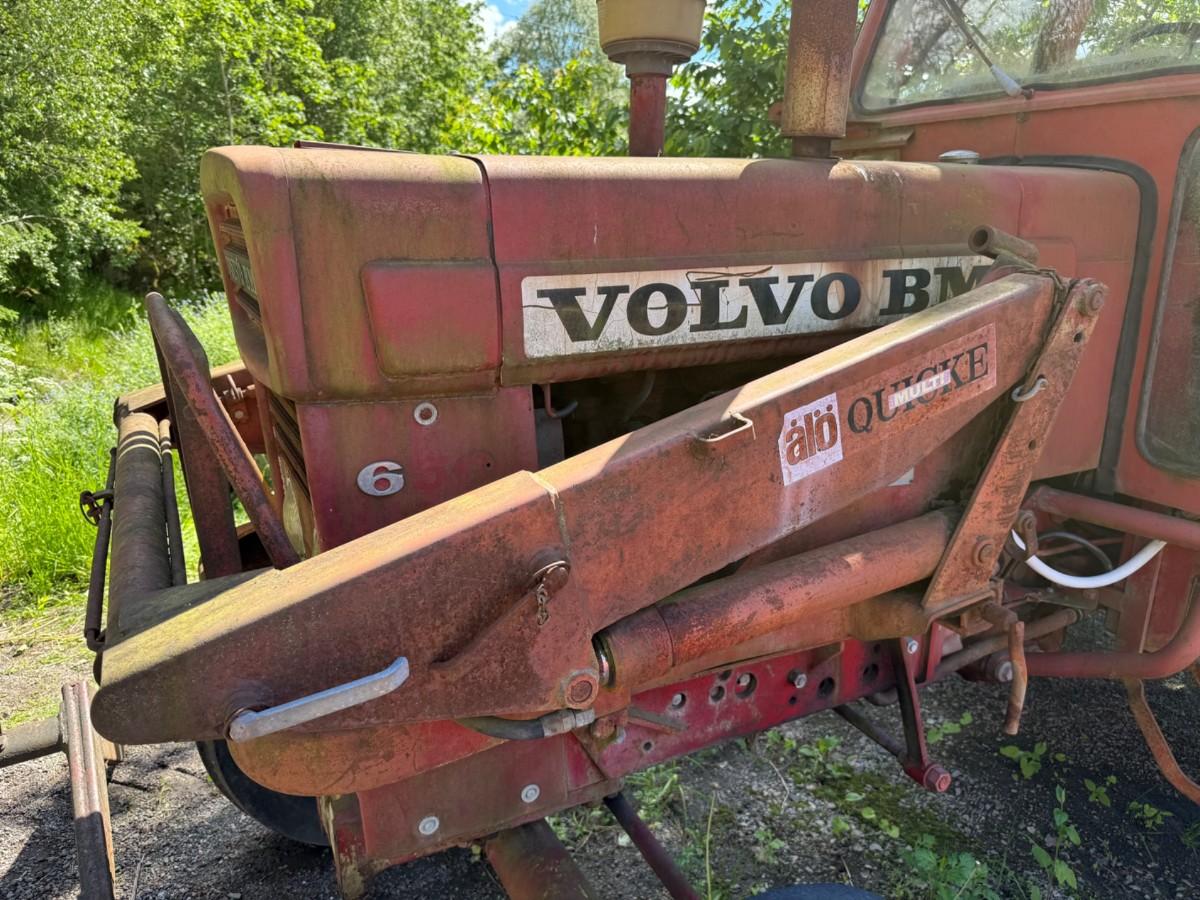 1974 Volvo BM650 traktor med frontlaster, lavt timeantall, repobjekt