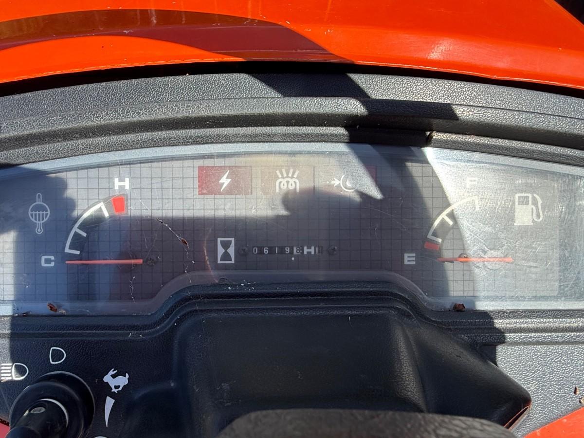 Kubota G1700 sitteklipper med frontkost og oppsamler